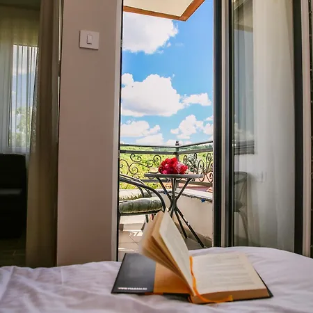 Lena Pool - 6 Apartman Rednek