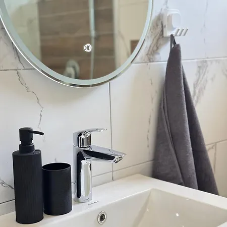 Lena Pool - 6 Apartman Rednek