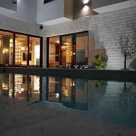 Lena Pool - 6 公寓 *