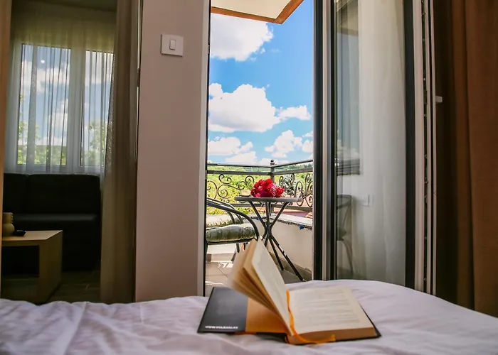 Lena Pool - 6 شقة فردنيك