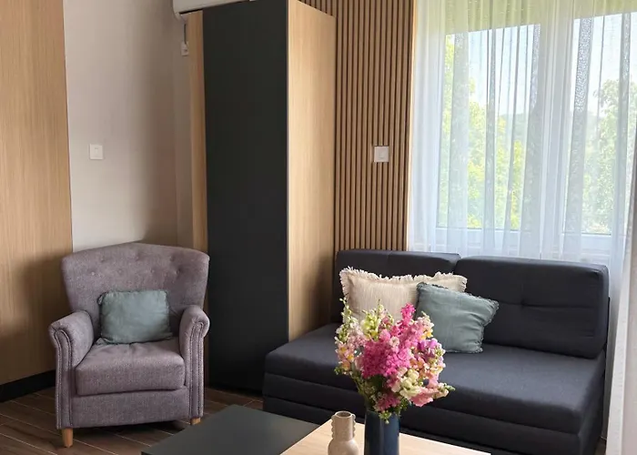 Lena Pool - 6 شقة